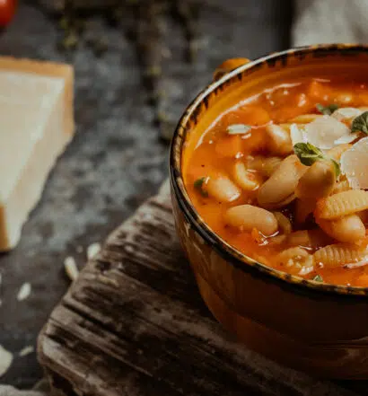 Pasta e fagioli - Rezept für italienische Nudelsuppe mit Bohnen