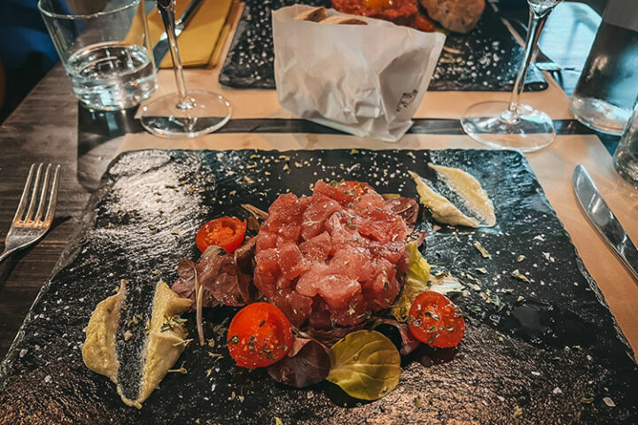 Essen im Restaurant Nevodi, Venezia