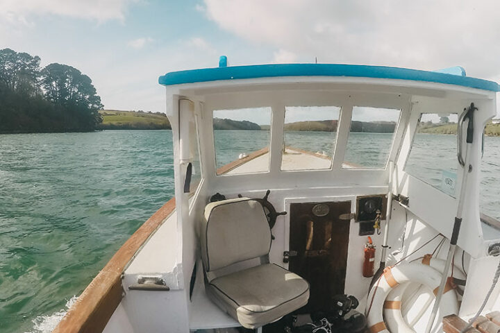 Kajaktour auf dem Helford River, Südengland