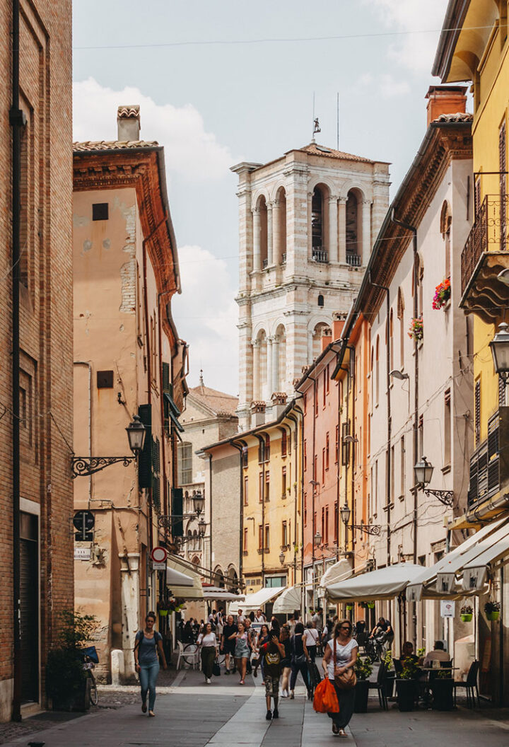 Gasse in der Altstadt von Ferrara