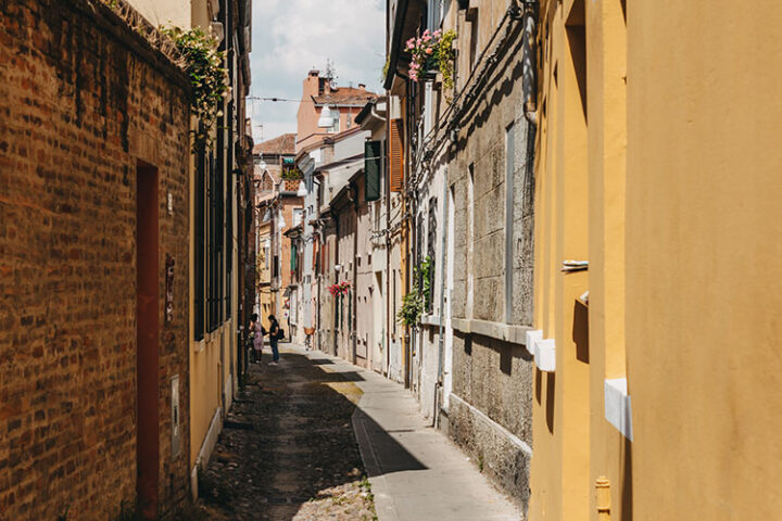 Gasse in der Altstadt von Ferrara