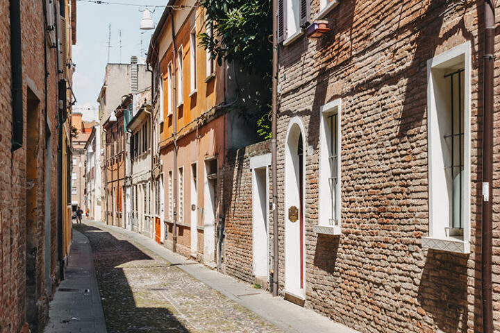 Gasse in der Altstadt von Ferrara
