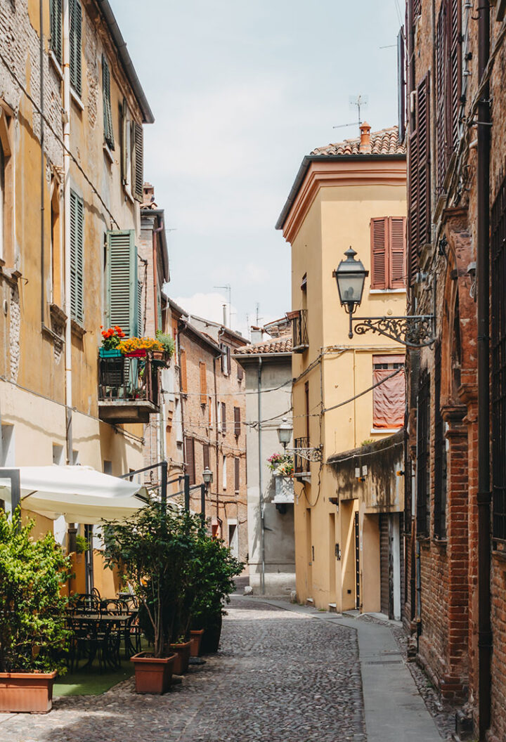 Gasse in der Altstadt von Ferrara