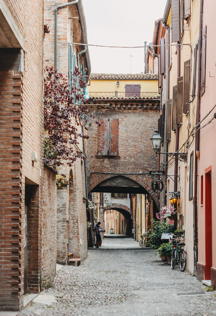 Gasse in der Altstadt von Ferrara