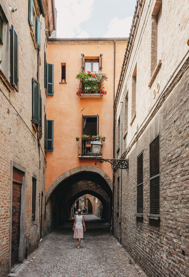 Gasse in der Altstadt von Ferrara