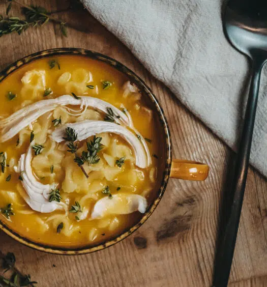 Pastina - Suppe: Wohltuende italienische Hühnersuppe mit Mini-Nudeln hilft bei Erkältung