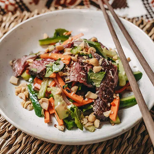 Vietnamesischer Rindfleischsalat mit Limetten-Dressing – Goi Bo