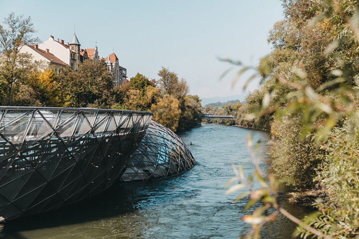 Die futuristische Murinsel, Graz, Österreich