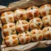 Hot Cross Buns – Rezept für englische Osterbrötchen